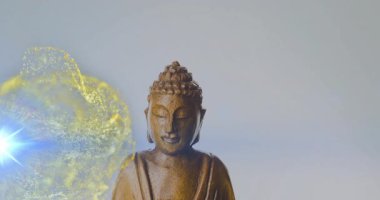 Animasyonda dönen altın parçacıklar ve Buda heykelini çevreleyen mavi ışık. Maneviyat, meditasyon, sükunet, aydınlanma, dinginlik, ahenk.