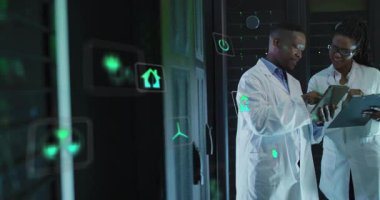 Veri analiz ediliyor, laboratuvar önlüklü bilim adamları çevresel ikonları canlandırıyor. Araştırma, laboratuvar, yenilik, teknoloji, sürdürülebilirlik, ekoloji