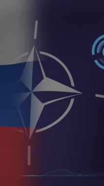 Rusya ve NATO bayrağı üzerinde veri işleme animasyonu. Ukrayna krizi ve uluslararası politika kavramı dijital olarak oluşturuldu.