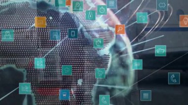 Ofiste, çeşitli iş adamlarıyla etkileşimde olan dijital simgelerin animasyonu. takım çalışması, işbirliği, teknoloji, yenilik, çeşitlilik, iletişim