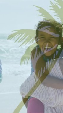 Sahildeki mutlu melez aile yerine palmiye ağacı animasyonu. Çocuklar günü konsepti dijital olarak oluşturulmuş video.