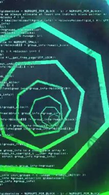 Veri işleme üzerinde mavi ve yeşil neon geometrik şekillerin animasyonu. soyut, ışık, desen ve hareket kavramı dijital olarak oluşturulmuş video.