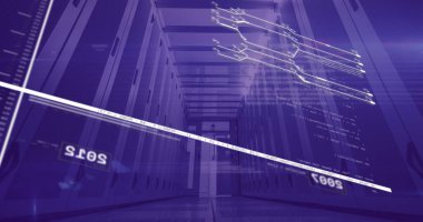 Veri merkezindeki sunucu raflarında veri işleme resmi. Teknoloji, sunucular, ağ, dijital, siber, altyapı