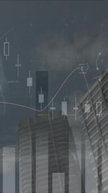 Şehir manzarası üzerinde istatistik işleme ve matematiksel denklemlerin animasyonu. küresel iş ve veri işleme kavramı dijital olarak oluşturulmuş video.