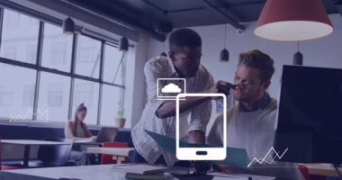 Veri tabloları ve grafikleri analiz etmek, modern ofiste işbirliği yapan iş adamları. takım çalışması, analitik, şirket, strateji, işbirliği, yenilik