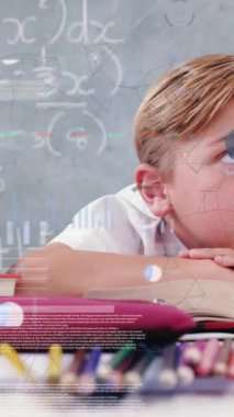 Kafkasyalı okul çocuğu üzerinde bilimsel veri işleme animasyonu. öğrenme, bilim, dijital arayüz ve dijital olarak oluşturulmuş video işleme kavramı.