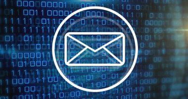 E- posta simgesi üzerine ikili kodlama dijital veri işleme resmi. Dijital olarak oluşturulmuş küresel bağlantılar, hesaplama ve veri işleme kavramı.