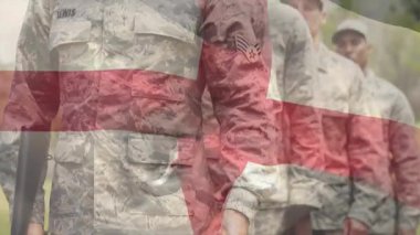 Tüfek tutan askerler, bayrak animasyonlu askerler açık hava ortamında. Ordu, vatanseverlik, savunma, silahlı kuvvetler, vatanseverlik, savunma