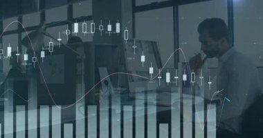 Finansal veri grafikleriyle masasında çalışan bir işadamı animasyonu örtüyor. finans, analiz, şirket, yürütme, dijital