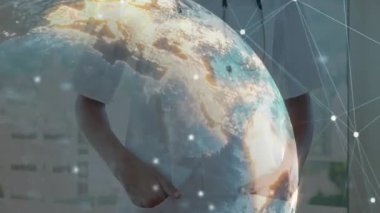 Steteskoplu doktor üzerinde dijital saat ve ağ bağlantıları. Sağlık, teknoloji, tıbbi, yenilik, fütüristik, tanı