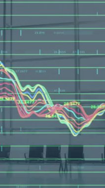 Ofisteki iş adamları üzerinde istatistik ve finansal veri işleme animasyonu. iş, finans ve veri işleme kavramı dijital olarak oluşturulmuş video.