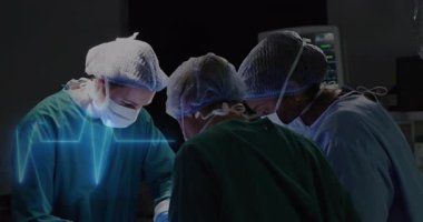 Hastanede cerrahlar kalp atışı animasyonuyla ameliyat yapıyorlar. Sağlık, tıbbi, işletim, takım çalışması, teknoloji, prosedür