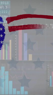 Amerika bayrağı üzerinde veri işleme animasyonu. küresel iş, finans, bağlantılar ve dijital arayüz konsepti dijital olarak oluşturulmuş video.
