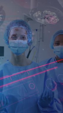 Yüzü maskeli bir grup doktor üzerinde tıbbi veri işleme animasyonu. küresel tıp ve dijital arayüz kavramı dijital olarak üretilen video.
