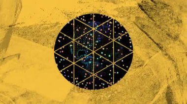 Sarı desenli arka planda geometrik desen oluşturan renkli noktaların animasyonu. Soyut, tasarım, canlı, şekiller, simetri, yaratıcı