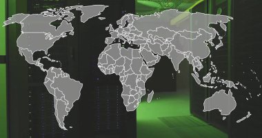 Sunucu odasında hareket eden dünya haritasının resmi. Teknoloji ve dijital arayüz kavramı dijital olarak oluşturuldu.