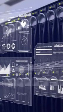 Sunucu odasında veri işleme animasyonu. küresel iş ve dijital arayüz kavramı dijital olarak oluşturulmuş video.