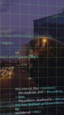 Şehir manzarası üzerinde veri işleme animasyonu. küresel iş ve dijital arayüz kavramı dijital olarak oluşturulmuş video.