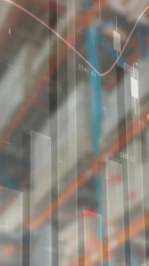 Boş bir depoda finansal veri işleme animasyonu. küresel sevkiyat, dağıtım ve bağlantılar konsepti dijital olarak oluşturulmuş video.