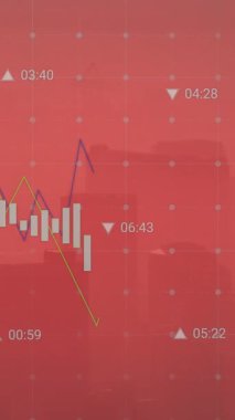 Çin bayrağı animasyonu ve şehir manzarası üzerinde işlenen veri. küresel iş, finans ve dijital arayüz kavramı dijital olarak oluşturulmuş video.