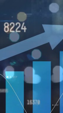 Odak şehir ışıkları dışında okla finansal veri işleme animasyonu. küresel iş ve finans kavramı dijital olarak oluşturulan video.