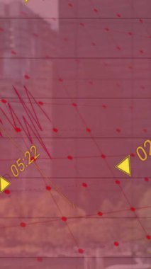 Çin bayrağı animasyonu ve şehir manzarası üzerinde işlenen veri. küresel iş, finans ve dijital arayüz kavramı dijital olarak oluşturulmuş video.