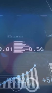 Finansal veri işleme animasyonunun odak şehir ışıkları dışında gerçekleşmesi. küresel iş ve finans kavramı dijital olarak oluşturulan video.