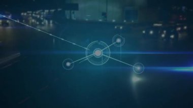Yoğun şehir caddesi üzerindeki bağlantılar ve veri işleme animasyonu ağı. Bağlantı, dijital, teknoloji, iletişim, kentsel, geleceksel