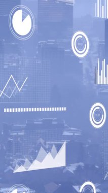 Şehir manzarası üzerinde veri işleme animasyonu. küresel iş ve dijital arayüz kavramı dijital olarak oluşturulmuş video.