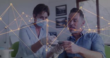 Açıklama prosedürü, ağ bağlantıları olan sağlık uzmanı hastaya animasyon yüklüyor. technology, innovation, consultation, communication, digital, medicine
