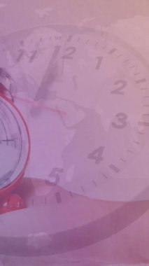 El ele tutuşan saatin animasyonu. küresel iş ve dijital arayüz kavramı dijital olarak oluşturulmuş video.