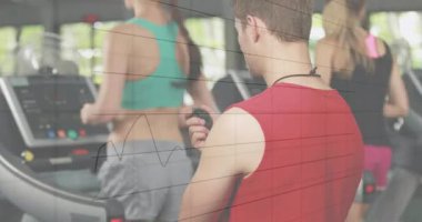 Koşu bantları üzerinde egzersiz yapan, büyüme eğilimlerini gösteren finansal grafiği olan insanlar. Fitness, finans, istatistik, egzersiz, ilerleme, sağlık