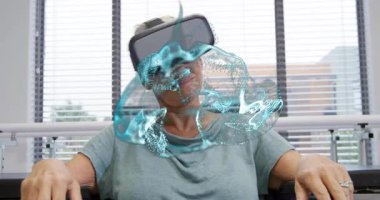 Sanal gerçeklik kulaklığı kullanan kişi su sıçratma efektinin animasyonunu yaşıyor. sarsıcı, dijital, teknoloji, simülasyon, etkileşimli, görsel efektler