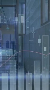 Beyaz iş adamı hakkında istatistik ve finansal veri işleme animasyonu. iş, finans ve veri işleme kavramı dijital olarak oluşturulmuş video.