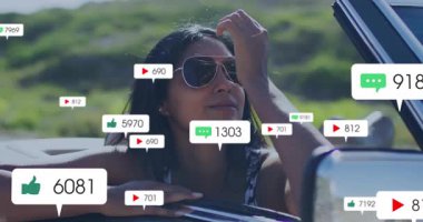 Güneş gözlüğü takan, sosyal medya nişan ikonlarının animasyonlarıyla çevrili bir kadın. Teknoloji, dijital, etkileşim, bağlantı, etkileyici, bildirimler