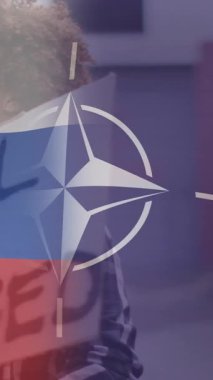 Rus ve NATO bayrağının melez erkek protestocuya karşı canlandırılması. Ukrayna krizi ve uluslararası politika kavramı dijital olarak oluşturuldu.