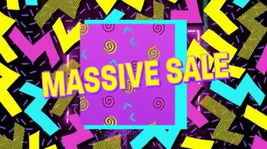 Parlak geometrik şekillerin animasyonu. Kalın sarı metinde Massive Sale yer alıyor. Terfi, indirim, grafik, renkli, reklam, perakende