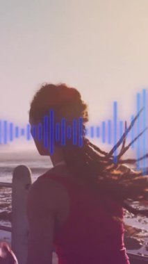 Gezinti güvertesinde koşan melez kadının mavi çizgilerinin animasyonu. sağlık ve zindelik kavramı dijital olarak oluşturulmuş video.