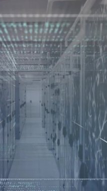 Sunucu odasında veri işleme animasyonu. küresel teknoloji ve dijital arayüz kavramı dijital olarak oluşturulmuş video.