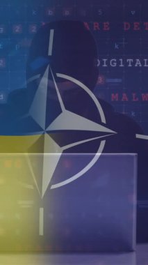 NATO ve Ukrayna bayrağı üzerinde beyaz erkek hacker animasyonu. Ukrayna krizi, siber savaş ve dijital olarak üretilen uluslararası politika kavramı.