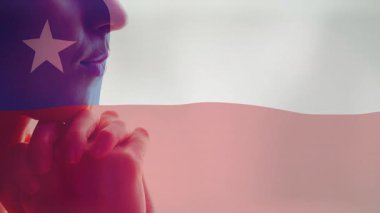 Şili bayrağının canlandırılması düşünceli insanın ellerini çenesinin altına yapıştırması. Vatanseverlik, düşünce, duygu, jest, kimlik, kültür