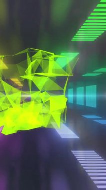 Siyah arkaplan üzerinde renkli ışıklarla yeşil şekillerin canlandırılması. renk, hareket ve dijital arayüz kavramı dijital olarak oluşturulmuş video.