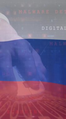Rusya bayrağı üzerinde beyaz erkek hacker 'ın el animasyonu. Ukrayna krizi, siber savaş ve dijital olarak üretilen uluslararası politika kavramı.