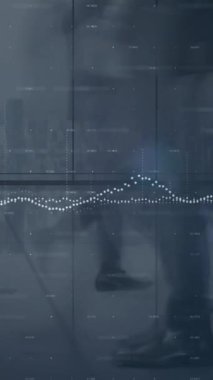 İstatistiksel veri işleme videosunun birleşik videosu ofiste yürüyen insanların zaman atlamalarına karşı. iş ve teknoloji kavramı