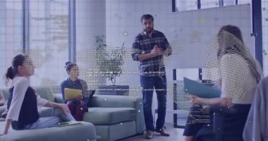 Dijital dünya haritası ile iş birliği yapan çeşitli takımlar animasyonu örtüyor. Takım çalışması, işbirliği, iş dünyası, küresel, teknoloji, yenilik