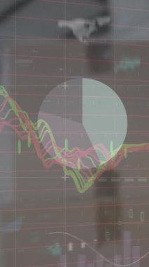 Boş bir depoda finansal veri işleme animasyonu. küresel sevkiyat, dağıtım ve bağlantılar konsepti dijital olarak oluşturulmuş video.