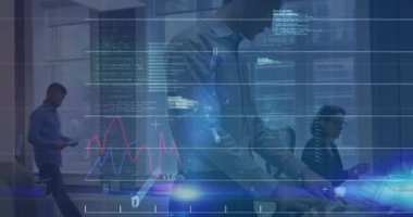 Finansal verilerle ve kodlama animasyonlarıyla çalışan iş adamları. teknoloji, finans, veri analizi, işbirliği, takım çalışması, dijital