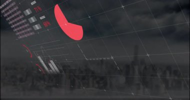 Şehrin arka planını kaplayan dijital grafiklerin animasyonu ve veri görselleştirmesi. Analizler, teknoloji, yenilik, ağlar, finans, büyük veriler