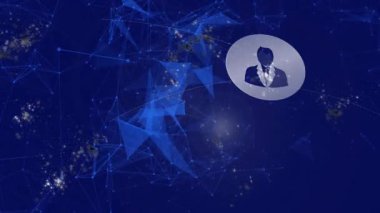 Soyut mavi geometrik okul geçmişi üzerinden dijital profil ağının animasyonu. Teknoloji, ağ oluşturma, bağlantı, gelecek, eğitim, yenilik