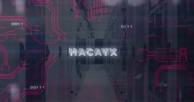 Veri merkezi koridorundaki HACKED metni ile dijital devre kalıplarının animasyonu. Siber güvenlik, veri sızıntısı, teknoloji, ağ, fütürist, hackleme